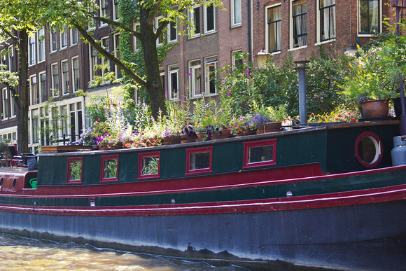 house boat with flowers